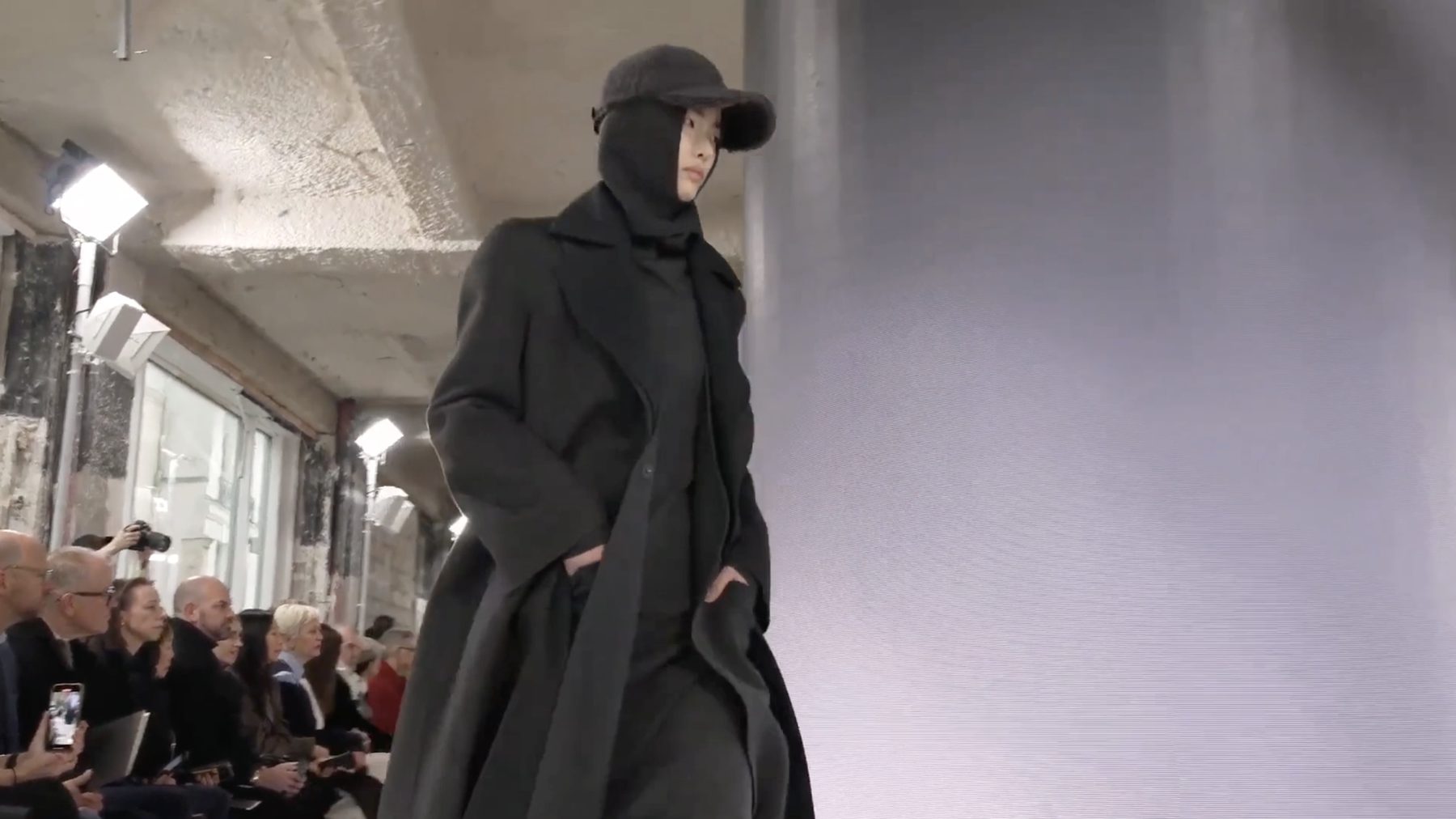 Akris Fall/Winter 2024 runway show — image 03